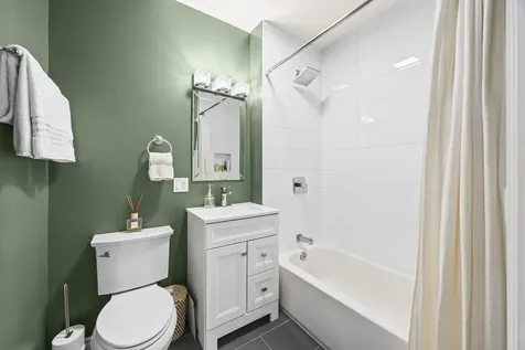 3053 North Clifton Avenue Chicago IL 60657