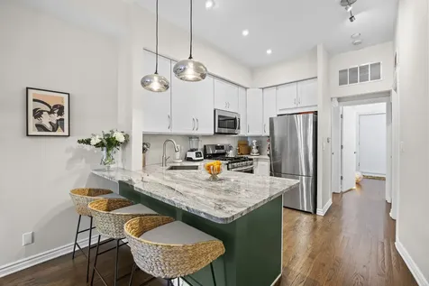 3053 North Clifton Avenue Chicago IL 60657