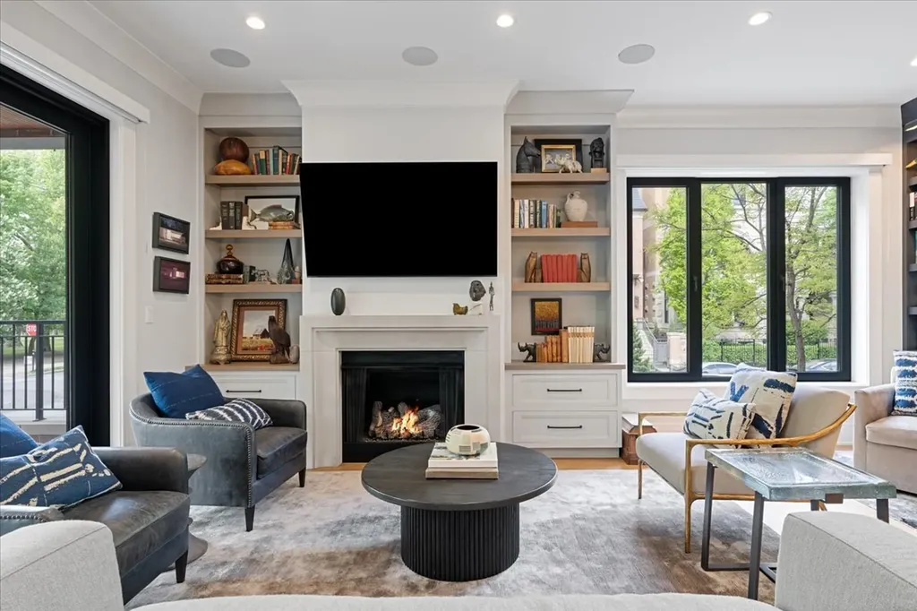 2207 North Orchard Street Chicago IL 60614