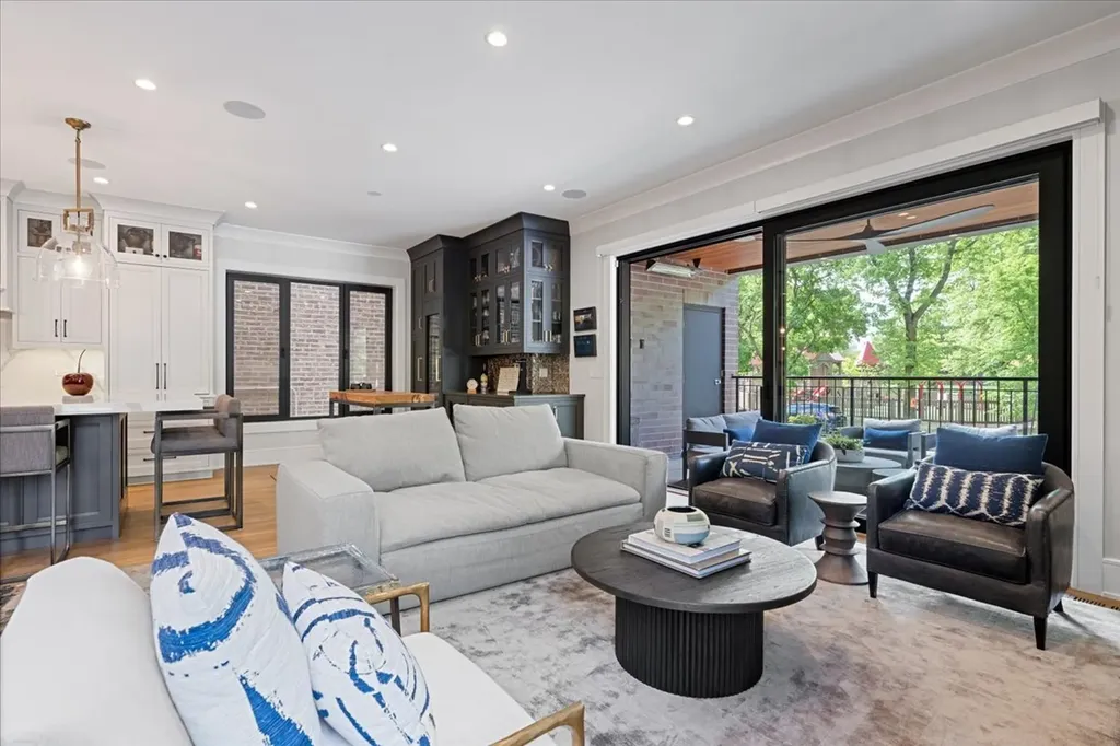 2207 North Orchard Street Chicago IL 60614