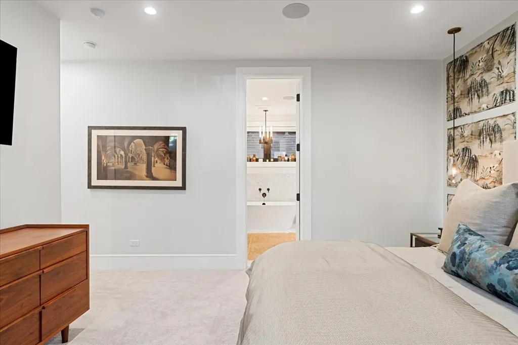 2207 North Orchard Street Chicago IL 60614