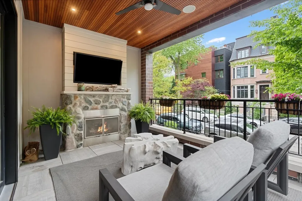 2207 North Orchard Street Chicago IL 60614