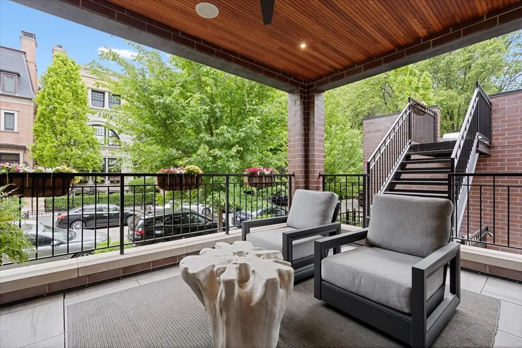 2207 North Orchard Street Chicago IL 60614