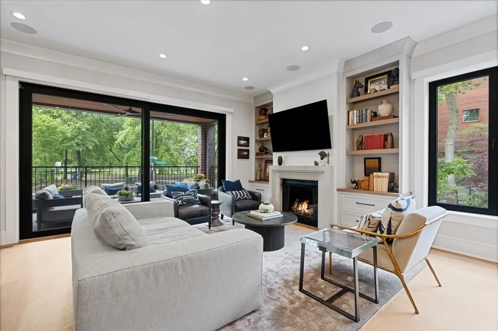 2207 North Orchard Street Chicago IL 60614