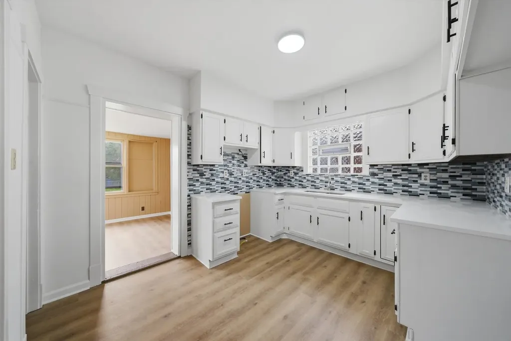 8533 South Rhodes Avenue Chicago IL 60619