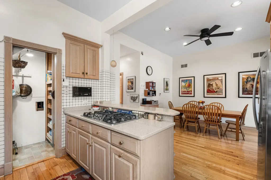 560 West Arlington Place Chicago IL 60614