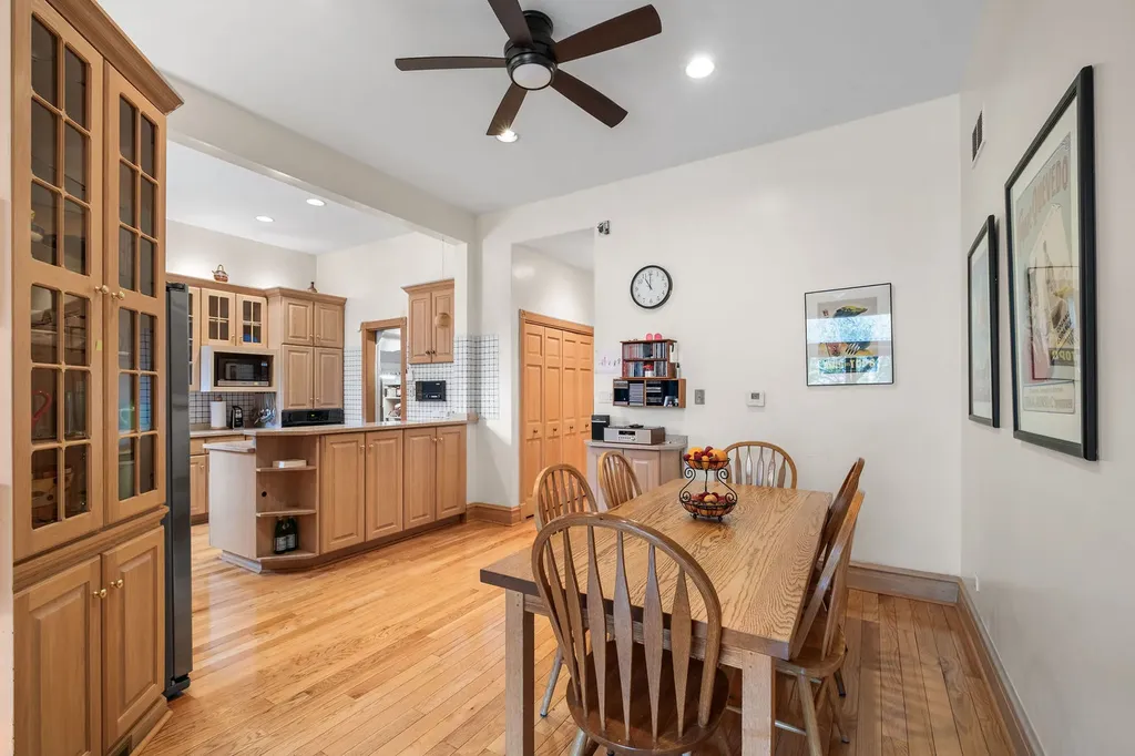 560 West Arlington Place Chicago IL 60614