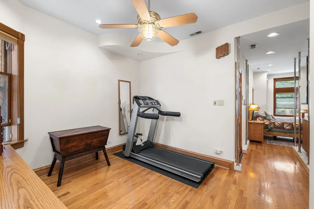560 West Arlington Place Chicago IL 60614