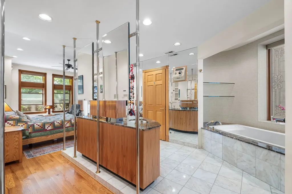 560 West Arlington Place Chicago IL 60614
