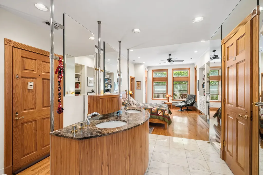 560 West Arlington Place Chicago IL 60614