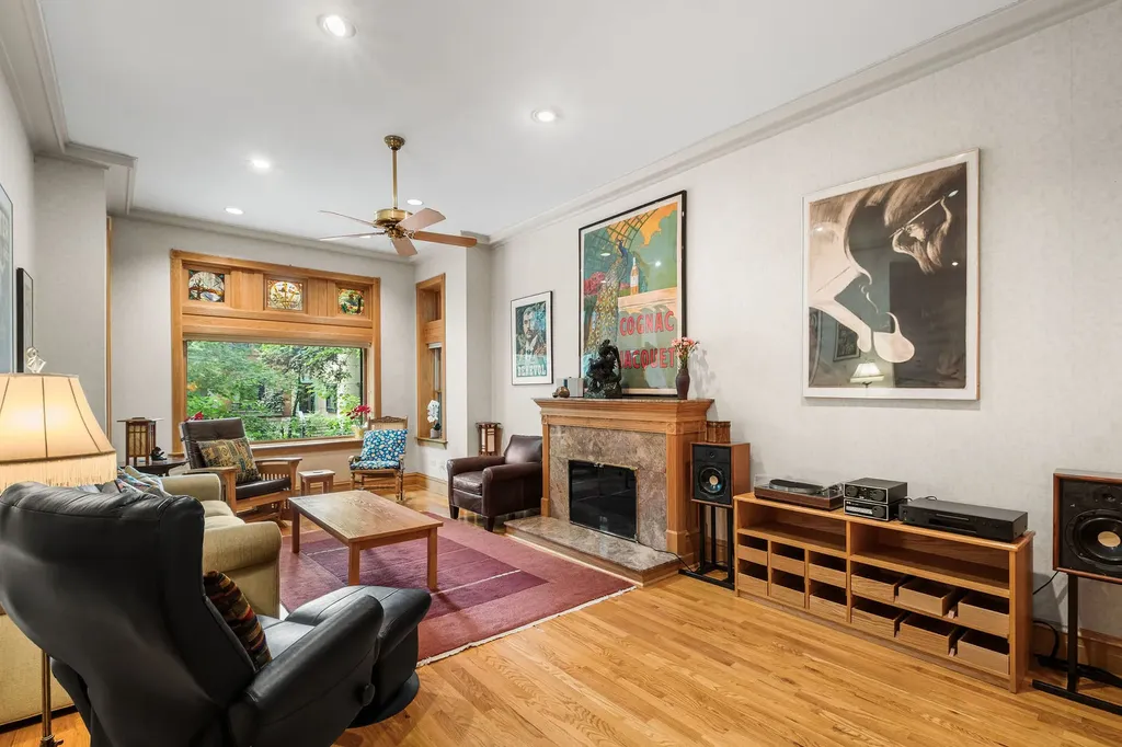 560 West Arlington Place Chicago IL 60614