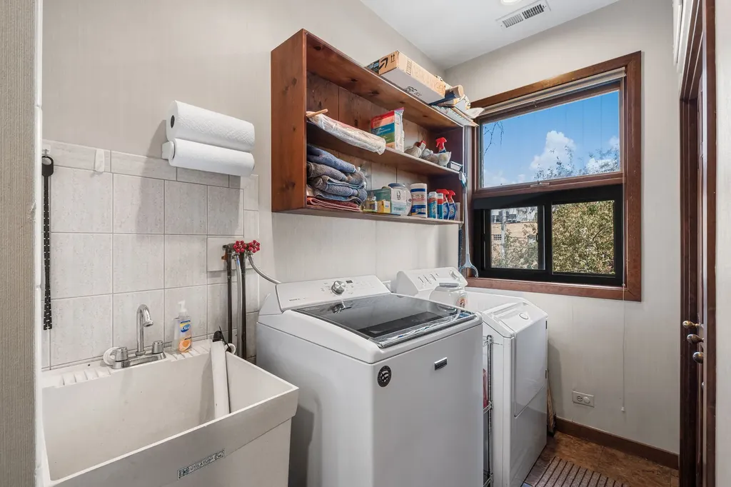 560 West Arlington Place Chicago IL 60614