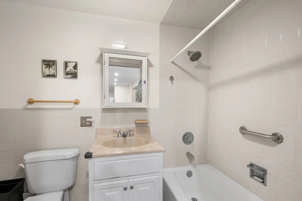 560 West Arlington Place Chicago IL 60614