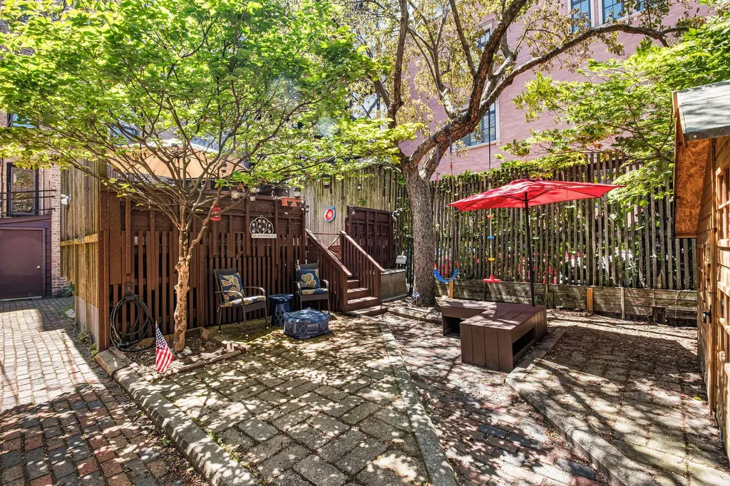 560 West Arlington Place Chicago IL 60614
