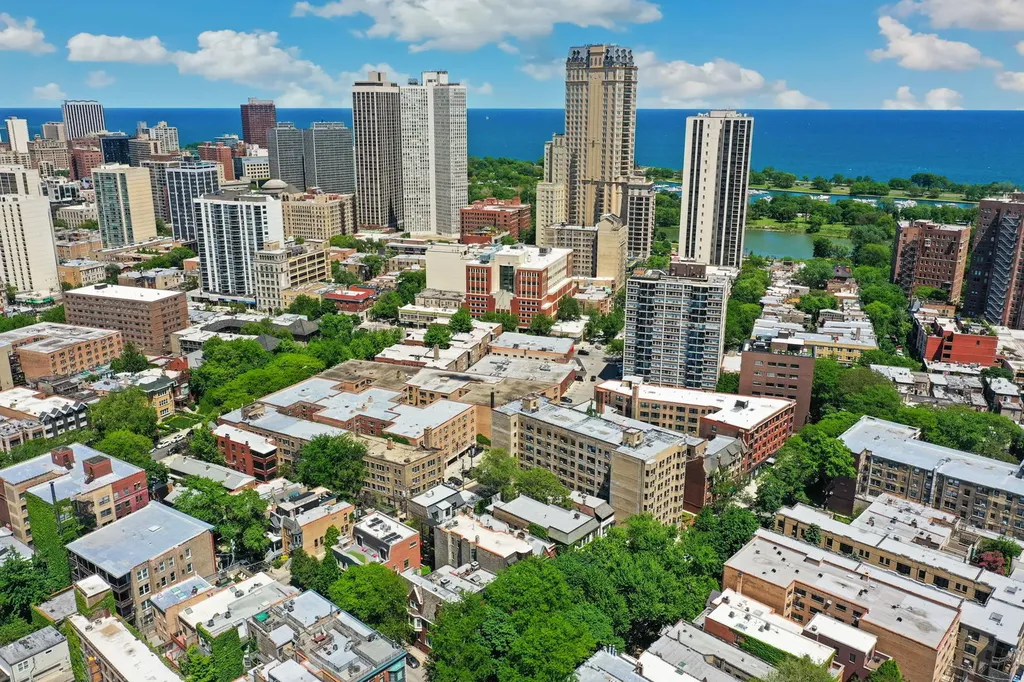 560 West Arlington Place Chicago IL 60614