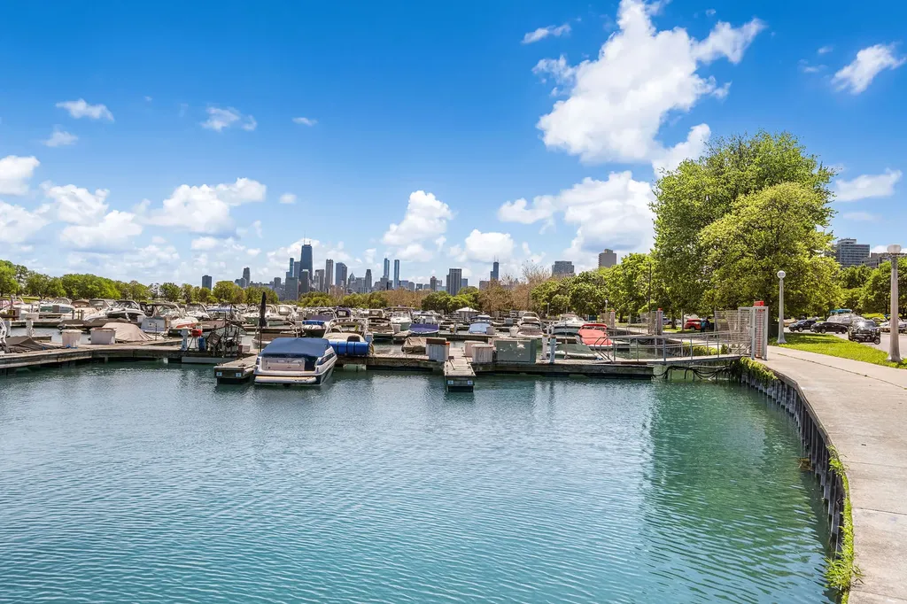 560 West Arlington Place Chicago IL 60614