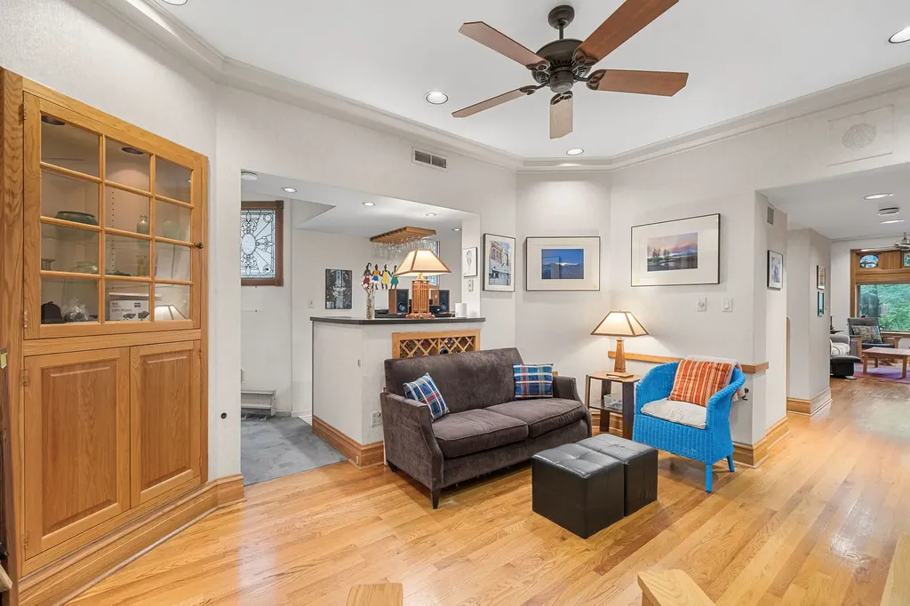560 West Arlington Place Chicago IL 60614