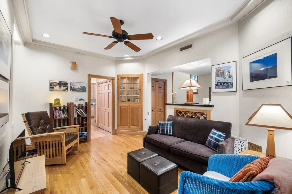560 West Arlington Place Chicago IL 60614