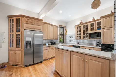 560 West Arlington Place Chicago IL 60614