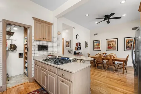 560 West Arlington Place Chicago IL 60614