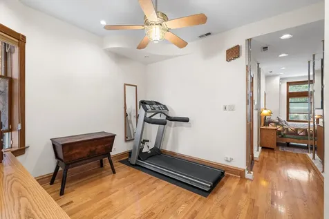 560 West Arlington Place Chicago IL 60614