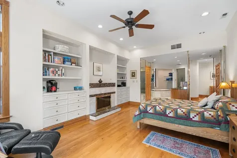 560 West Arlington Place Chicago IL 60614