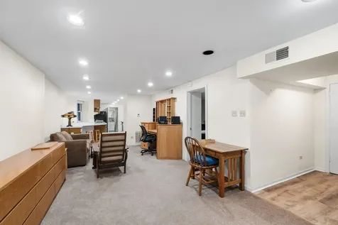 560 West Arlington Place Chicago IL 60614