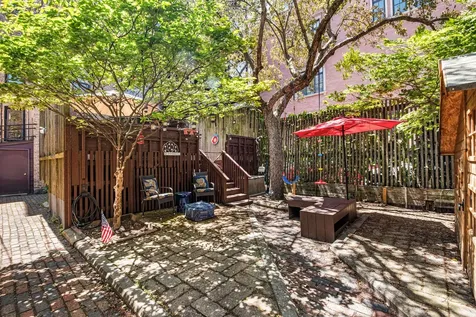 560 West Arlington Place Chicago IL 60614