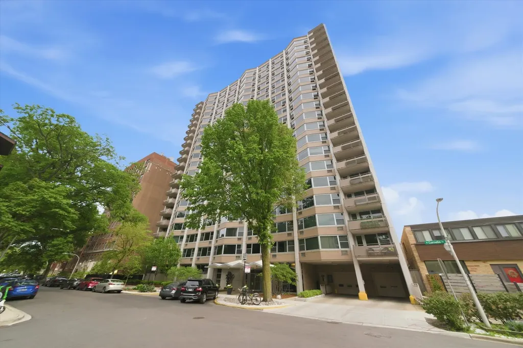 555 West Cornelia Avenue Chicago IL 60657