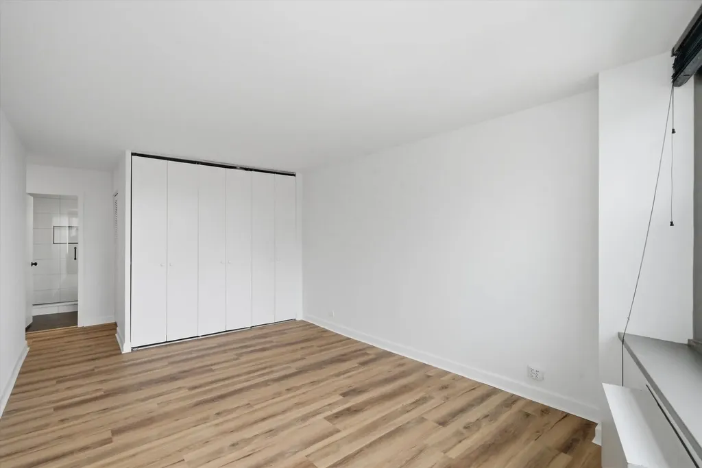 555 West Cornelia Avenue Chicago IL 60657