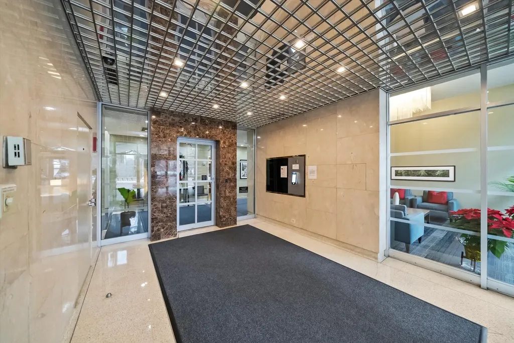 555 West Cornelia Avenue Chicago IL 60657