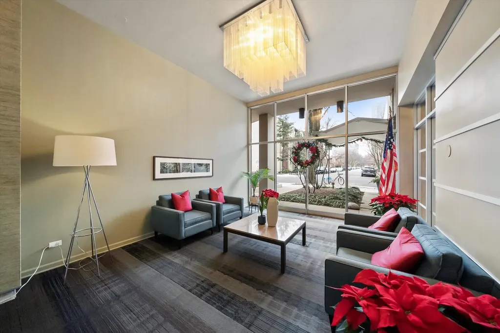 555 West Cornelia Avenue Chicago IL 60657