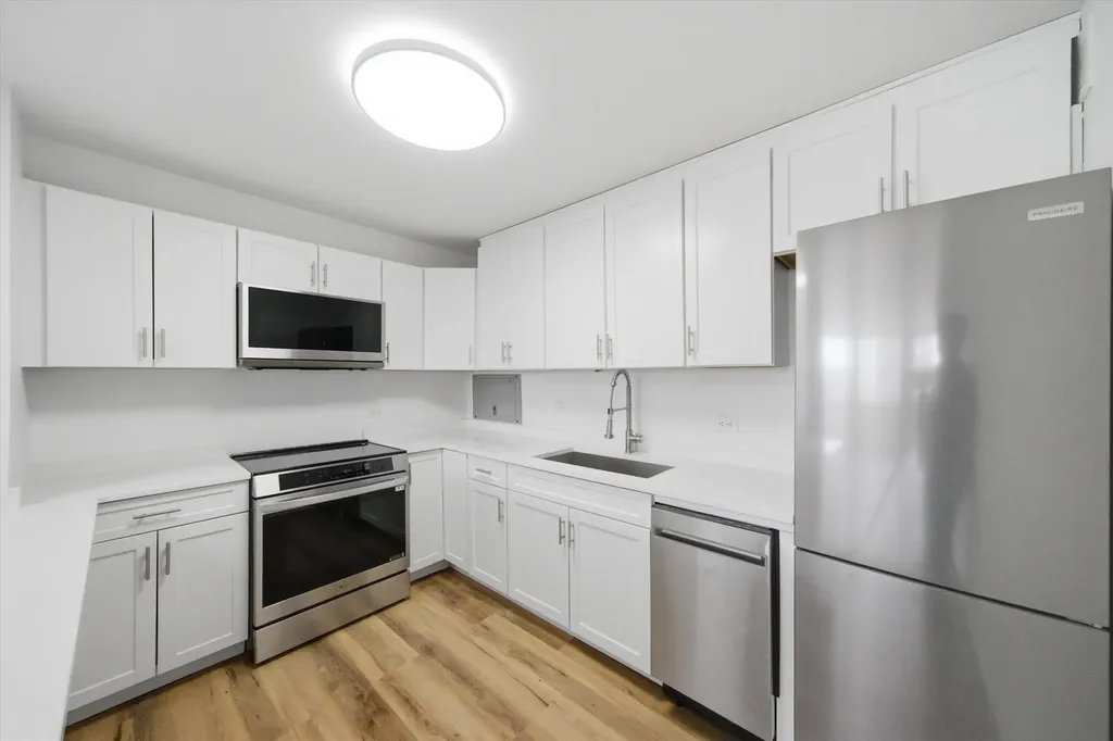 555 West Cornelia Avenue Chicago IL 60657