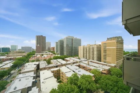 555 West Cornelia Avenue Chicago IL 60657