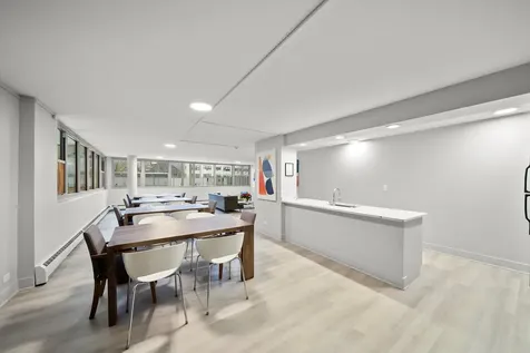 555 West Cornelia Avenue Chicago IL 60657