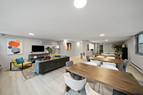 555 West Cornelia Avenue Chicago IL 60657