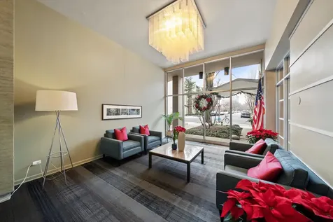 555 West Cornelia Avenue Chicago IL 60657