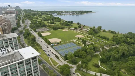 555 West Cornelia Avenue Chicago IL 60657