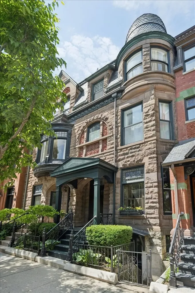 168 West Eugenie Street Chicago IL 60614
