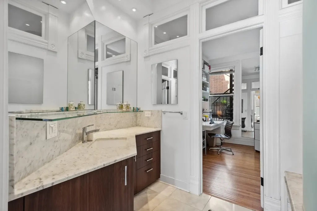 168 West Eugenie Street Chicago IL 60614