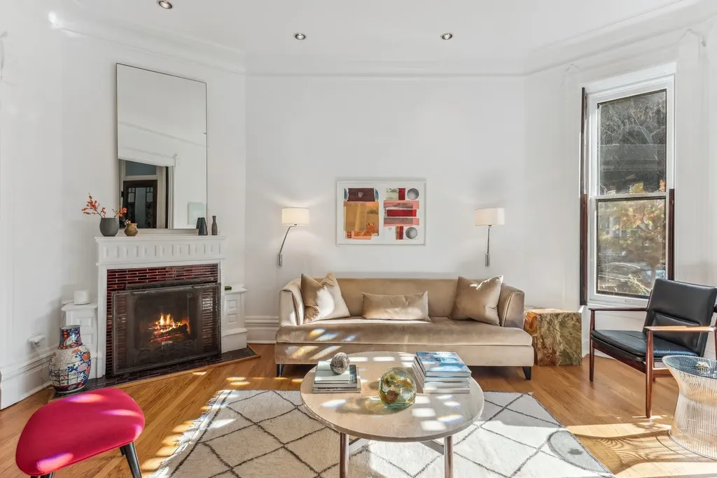 168 West Eugenie Street Chicago IL 60614