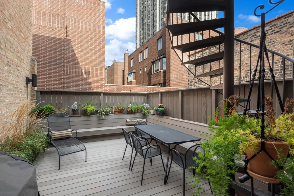 168 West Eugenie Street Chicago IL 60614