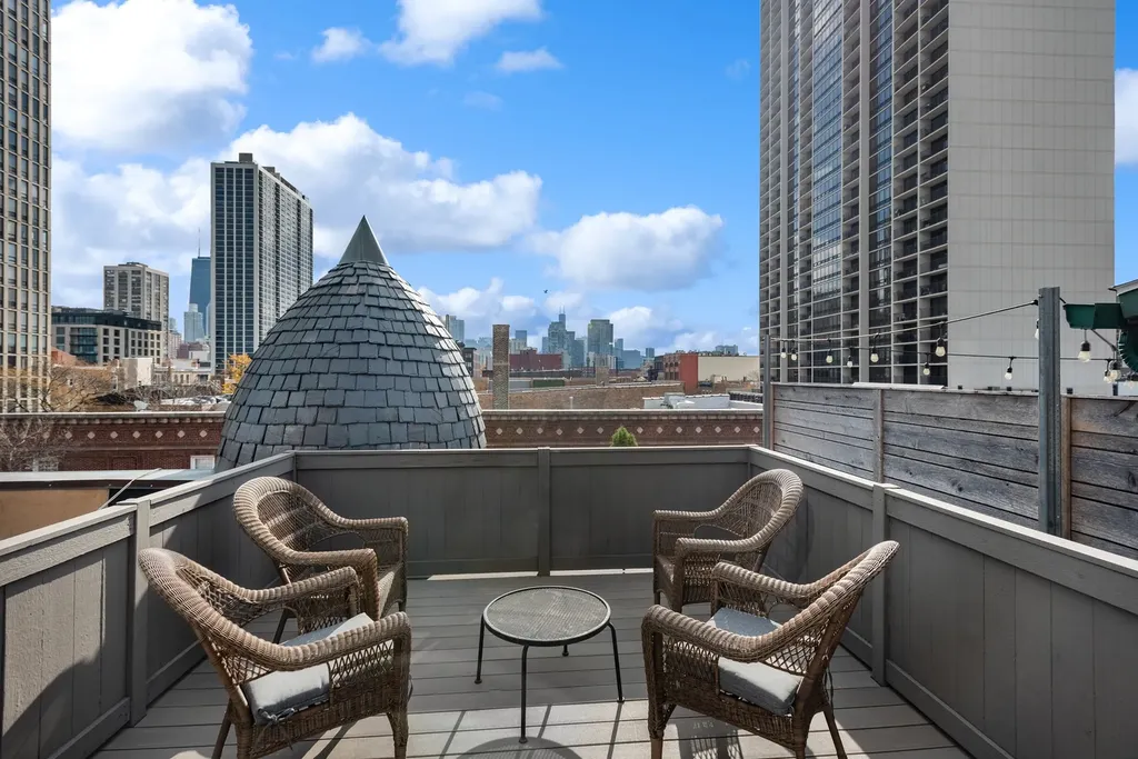 168 West Eugenie Street Chicago IL 60614