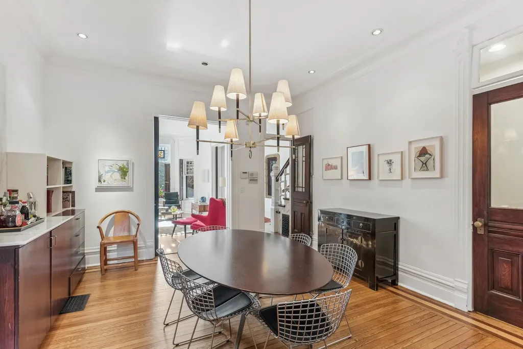 168 West Eugenie Street Chicago IL 60614