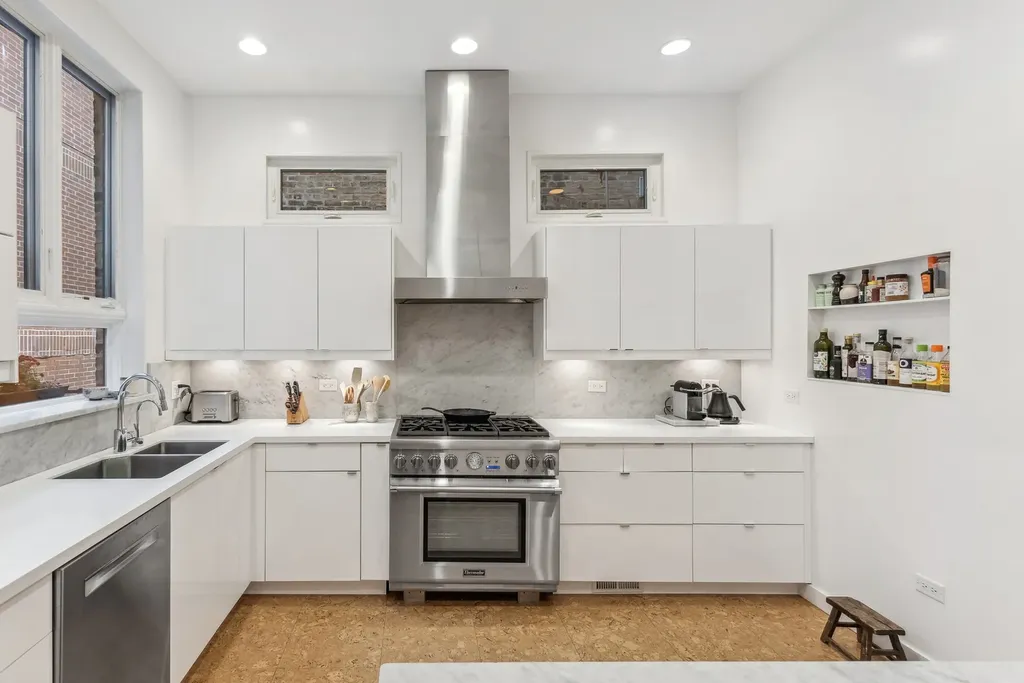 168 West Eugenie Street Chicago IL 60614