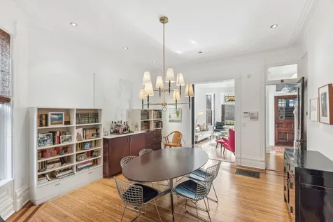 168 West Eugenie Street Chicago IL 60614