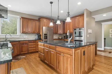 8 Rose Lane Hawthorn Woods IL 60047