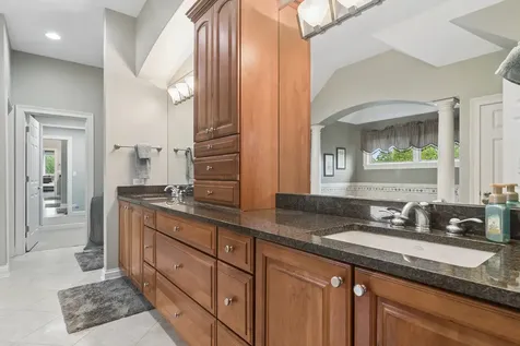 8 Rose Lane Hawthorn Woods IL 60047