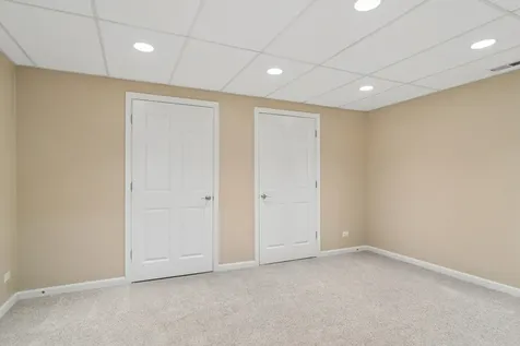 8 Rose Lane Hawthorn Woods IL 60047