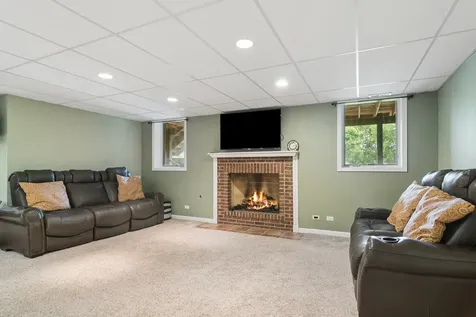8 Rose Lane Hawthorn Woods IL 60047